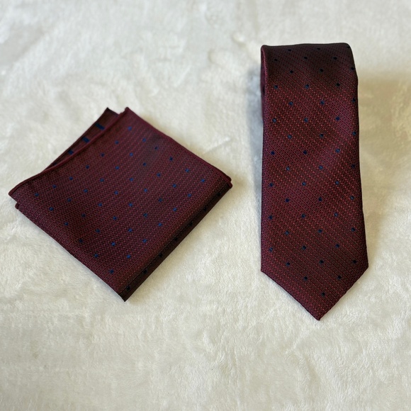100% Silk Designer 58" Necktie & Matching Pocket Square Set Red W/Blue Polka Dot - Picture 1 of 5